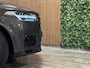 Volvo XC90 T8 AWD Recharge Ultra Dark | Vol! | Bowers & Wilkins | Luchtvering | Stoelventilatie | Trekhaak | 360 Camera | Head-Up Display | Stoelmassage | 455pk | Adaptieve Cruise Control | Stoelverwarming voor+achter | Stuurwielverwarming | Schuifdak | 21 Inch | Full LED  Meesturende koplampen | Pilot Assist | BLIS Dode Hoek Detectie | Alcantara hemelbekleding | Lederen handgrepen en zonnekleppen | Elektrische voorstoelen geheugen | Nappa Lederen bekleding | Zitting verlenging voorstoelen | Lederen Dashboard | Google Infotainment | Keyless Drive | Parkeersensoren voor+achter | Privacy Glass | Elektrisch bedienbare achterklep | Geïntegreerde zongordijnen achterportieren | Geïntegreerd kinderzitje achterin | Verlichte instaplijsten | 7-Persoons | 4-Zone Climate Control | DAB Radio | Apple Carplay/Android Auto | Alarm Klasse III | Draadloos telefoon opladen | Volvo On Call met mobiele App functie | Platinum Grey Metallic |