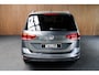 Volkswagen Touran 1.2 TSI Connected Series Panorama Dak - Trekhaak Electrice - Navigatie