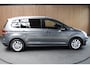 Volkswagen Touran 1.2 TSI Connected Series Panorama Dak - Trekhaak Electrice - Navigatie