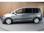Volkswagen Touran 1.2 TSI Connected Series Panorama Dak - Trekhaak Electrice - Navigatie