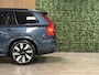 Volvo XC90 T8 AWD Recharge Ultra Dark | Vol! | Bowers & Wilkins | Luchtvering | Stoelventilatie | Trekhaak | 360 Camera | Head-Up Display | Stoelmassage | 455pk | Adaptieve Cruise Control | Stoelverwarming voor+achter | Stuurwielverwarming | Schuifdak | 21 Inch | Full LED  Meesturende koplampen | Pilot Assist | BLIS Dode Hoek Detectie | Alcantara hemelbekleding | Lederen handgrepen en zonnekleppen | Elektrische voorstoelen geheugen | Nappa Lederen bekleding | Zitting verlenging voorstoelen | Lederen Dashboard | Google Infotainment | Keyless Drive | Parkeersensoren voor+achter | Privacy Glass | Elektrisch bedienbare achterklep | Geïntegreerde zongordijnen achterportieren | Geïntegreerd kinderzitje achterin | Verlichte instaplijsten | 7-Persoons | 4-Zone Climate Control | DAB Radio | Apple Carplay/Android Auto | Alarm Klasse III | Draadloos telefoon opladen | Volvo On Call met mobiele App functie | Denim Blue Metallic |