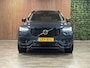 Volvo XC90 T8 AWD Recharge Ultra Dark | Vol! | Bowers & Wilkins | Luchtvering | Stoelventilatie | Trekhaak | 360 Camera | Head-Up Display | Stoelmassage | 455pk | Adaptieve Cruise Control | Stoelverwarming voor+achter | Stuurwielverwarming | Schuifdak | 21 Inch | Full LED  Meesturende koplampen | Pilot Assist | BLIS Dode Hoek Detectie | Alcantara hemelbekleding | Lederen handgrepen en zonnekleppen | Elektrische voorstoelen geheugen | Nappa Lederen bekleding | Zitting verlenging voorstoelen | Lederen Dashboard | Google Infotainment | Keyless Drive | Parkeersensoren voor+achter | Privacy Glass | Elektrisch bedienbare achterklep | Geïntegreerde zongordijnen achterportieren | Geïntegreerd kinderzitje achterin | Verlichte instaplijsten | 7-Persoons | 4-Zone Climate Control | DAB Radio | Apple Carplay/Android Auto | Alarm Klasse III | Draadloos telefoon opladen | Volvo On Call met mobiele App functie | Denim Blue Metallic |