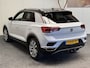 Volkswagen T-Roc 1.5 TSI SPORT VIRTUAL COCKPIT NAVIGATIE ADAPTIVE CRUISE CONTROL CLIMATE CONTROL STOELVERWARMING RIJSTROOKSENSOREN DODEHOEKSENSOREN ACHTERUITRIJCAMERA AFN. TREKHAAK