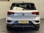 Volkswagen T-Roc 1.5 TSI SPORT VIRTUAL COCKPIT NAVIGATIE ADAPTIVE CRUISE CONTROL CLIMATE CONTROL STOELVERWARMING RIJSTROOKSENSOREN DODEHOEKSENSOREN ACHTERUITRIJCAMERA AFN. TREKHAAK