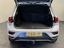 Volkswagen T-Roc 1.5 TSI SPORT VIRTUAL COCKPIT NAVIGATIE ADAPTIVE CRUISE CONTROL CLIMATE CONTROL STOELVERWARMING RIJSTROOKSENSOREN DODEHOEKSENSOREN ACHTERUITRIJCAMERA AFN. TREKHAAK