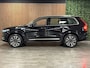Volvo XC90 T8 AWD Recharge Ultra Ultimate Bright | Head-Up Display | Harman Kardon | 455pk | Adaptieve Cruise Control | Standkachel met Volvo On Call App | Stoelverwarming voor+achter | Stuurwielverwarming | Schuifdak | Full LED Meesturende koplampen | Parkeercamera | Pilot Assist | BLIS Dode Hoek Detectie | Alcantara hemelbekleding | Lederen zonnekleppen en handgrepen | Elektrische voorstoelen geheugen | Lederen bekleding | Zitting verlenging voorstoelen | Lederen dashboard | 20 Inch | Google Infotainment | Keyless Drive | Elektrisch bedienbare achterklep | Geïntegreerd kinderzitje achterin | Geïntegreerde zongordijnen achterportieren | Verlichte instaplijsten | 7-Persoons | 4-Zone Climate Control | DAB Radio | Apple Carplay/Android Auto | Draadloos telefoon opladen | Volvo On Call met mobiele App functie | Onyx Black Metallic |