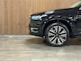 Volvo XC90 T8 AWD Recharge Ultra Ultimate Bright | Head-Up Display | Harman Kardon | 455pk | Adaptieve Cruise Control | Standkachel met Volvo On Call App | Stoelverwarming voor+achter | Stuurwielverwarming | Schuifdak | Full LED Meesturende koplampen | Parkeercamera | Pilot Assist | BLIS Dode Hoek Detectie | Alcantara hemelbekleding | Lederen zonnekleppen en handgrepen | Elektrische voorstoelen geheugen | Lederen bekleding | Zitting verlenging voorstoelen | Lederen dashboard | 20 Inch | Google Infotainment | Keyless Drive | Elektrisch bedienbare achterklep | Geïntegreerd kinderzitje achterin | Geïntegreerde zongordijnen achterportieren | Verlichte instaplijsten | 7-Persoons | 4-Zone Climate Control | DAB Radio | Apple Carplay/Android Auto | Draadloos telefoon opladen | Volvo On Call met mobiele App functie | Onyx Black Metallic |