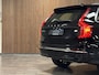 Volvo XC90 T8 AWD Recharge Ultra Ultimate Bright | Head-Up Display | Harman Kardon | 455pk | Adaptieve Cruise Control | Standkachel met Volvo On Call App | Stoelverwarming voor+achter | Stuurwielverwarming | Schuifdak | Full LED Meesturende koplampen | Parkeercamera | Pilot Assist | BLIS Dode Hoek Detectie | Alcantara hemelbekleding | Lederen zonnekleppen en handgrepen | Elektrische voorstoelen geheugen | Lederen bekleding | Zitting verlenging voorstoelen | Lederen dashboard | 20 Inch | Google Infotainment | Keyless Drive | Elektrisch bedienbare achterklep | Geïntegreerd kinderzitje achterin | Geïntegreerde zongordijnen achterportieren | Verlichte instaplijsten | 7-Persoons | 4-Zone Climate Control | DAB Radio | Apple Carplay/Android Auto | Draadloos telefoon opladen | Volvo On Call met mobiele App functie | Onyx Black Metallic |