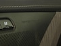 Volvo XC90 T8 AWD Recharge Ultra Ultimate Bright | Head-Up Display | Harman Kardon | 455pk | Adaptieve Cruise Control | Standkachel met Volvo On Call App | Stoelverwarming voor+achter | Stuurwielverwarming | Schuifdak | Full LED Meesturende koplampen | Parkeercamera | Pilot Assist | BLIS Dode Hoek Detectie | Alcantara hemelbekleding | Lederen zonnekleppen en handgrepen | Elektrische voorstoelen geheugen | Lederen bekleding | Zitting verlenging voorstoelen | Lederen dashboard | 20 Inch | Google Infotainment | Keyless Drive | Elektrisch bedienbare achterklep | Geïntegreerd kinderzitje achterin | Geïntegreerde zongordijnen achterportieren | Verlichte instaplijsten | 7-Persoons | 4-Zone Climate Control | DAB Radio | Apple Carplay/Android Auto | Draadloos telefoon opladen | Volvo On Call met mobiele App functie | Onyx Black Metallic |