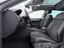 Volkswagen Passat Variant 1.4 TSI GTE Business | Pano dak | Trekhaak | 360 Camera | Stoelverwarming | Navigatie | 18" |