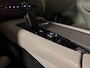 Volvo XC90 T8 AWD Recharge Plus Bright Trekhaak | 360° Camera | Harman Kardon | All Season banden | 455pk | Adaptieve Cruise Control | Standkachel met Volvo On Call App |  Stoelverwarming voor+achter | Stuurwielverwarming | Pilot Assist | BLIS Dode Hoek Detectie | Elektrische voorstoelen geheugen | Lederen bekleding | Zitting verlenging voorstoelen | Lederen dashboard | 20 Inch | Keyless Drive | Parkeersensoren voor+achter | Privacy Glass | Elektrisch bedienbare achterklep | 7-Persoons | 4-Zone Climate Control | Geïntegreerde zongordijnen achterportieren | Verlichte instaplijsten | Draadloos telefoon opladen | DAB Radio | Apple Carplay/Android Auto | Volvo On Call met mobiele App functie | Denim Blue Metallic |