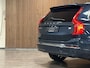 Volvo XC90 T8 AWD Recharge Plus Bright Trekhaak | 360° Camera | Harman Kardon | All Season banden | 455pk | Adaptieve Cruise Control | Standkachel met Volvo On Call App |  Stoelverwarming voor+achter | Stuurwielverwarming | Pilot Assist | BLIS Dode Hoek Detectie | Elektrische voorstoelen geheugen | Lederen bekleding | Zitting verlenging voorstoelen | Lederen dashboard | 20 Inch | Keyless Drive | Parkeersensoren voor+achter | Privacy Glass | Elektrisch bedienbare achterklep | 7-Persoons | 4-Zone Climate Control | Geïntegreerde zongordijnen achterportieren | Verlichte instaplijsten | Draadloos telefoon opladen | DAB Radio | Apple Carplay/Android Auto | Volvo On Call met mobiele App functie | Denim Blue Metallic |