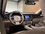 Volvo XC90 T8 AWD Recharge Plus Bright Trekhaak | 360° Camera | Harman Kardon | All Season banden | 455pk | Adaptieve Cruise Control | Standkachel met Volvo On Call App |  Stoelverwarming voor+achter | Stuurwielverwarming | Pilot Assist | BLIS Dode Hoek Detectie | Elektrische voorstoelen geheugen | Lederen bekleding | Zitting verlenging voorstoelen | Lederen dashboard | 20 Inch | Keyless Drive | Parkeersensoren voor+achter | Privacy Glass | Elektrisch bedienbare achterklep | 7-Persoons | 4-Zone Climate Control | Geïntegreerde zongordijnen achterportieren | Verlichte instaplijsten | Draadloos telefoon opladen | DAB Radio | Apple Carplay/Android Auto | Volvo On Call met mobiele App functie | Denim Blue Metallic |
