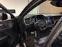 Volvo XC60 T6 AWD Recharge R-Design | Pine Grey! | Trekhaak | 360° Camera | Head-Up Display | Harman Kardon | Adaptieve Cruise Control | Standkachel met Volvo On Call App | Stoelverwarming voor+achter | Stuurwielverwarming | Schuifdak | Full LED meesturende koplampen | Pilot Assist | BLIS Dode Hoek Detectie | Bestuurdersstoel elektrisch geheugen | R-Design Contour stoelen met wit stiksel en bies | Zitting verlenging voorstoelen | 19 Inch | Keyless Drive | Parkeersensoren voor+achter | Elektrisch bedienbare achterklep | DAB Radio | Apple Carplay/Android Auto | Volvo On Call met mobiele App functie | Pine Grey Metallic |