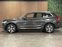 Volvo XC60 T6 AWD Recharge Long Range | Trekhaak | All Season banden | Adaptieve Cruise Control | Schuifdak | Standkachel met Volvo On Call App | Parkeercamera | Full LED meesturende koplampen | Pilot Assist | BLIS Dode Hoek Detectie | Google Infotainment | Keyless Drive | Parkeersensoren voor+achter | Elektrisch bedienbare achterklep | Automatisch dimmende binnen en buitenspiegels | Climate Control L+R | DAB Radio | Apple Carplay/Android Auto | Draadloos telefoon opladen | Volvo On Call met mobiele App functie | Platinum Grey Metallic |