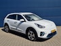 Kia Niro EV e-Niro 64kWh 204pk Automaat Edition | Stoelverwarming | SoH 97% | Navigatie | Parkeercamera | Climate control |