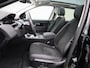 Land Rover Discovery Sport P300e 1.5 SE | PANORAMADAK | ACHTERUITRIJCAMERA | APPLE CARPLAY / ANDRIOD AUTO | NAVIGATIE | HALF LEDEREN BEKLEDING | ELEKTRISCHE ACHTERKLEP | STUUR- EN STOELVERWARMING |