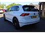 Volkswagen Tiguan 2.0 TSI 4Motion Highline R-LINE TREKHAAK ELEC.UITKLAPBAAR  PANO STOELVERW. ADAPTIVE-CRUISE CARPLAY NAVI CLIMA ELEC-KLEP 2XPDC 21''LMV NETTE AUTO!