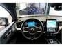 Volvo XC60 2.0 T6 AWD 293kW/399pk Aut8 MJ2026 Plug-in Ultra Black Edition LUCHTVERING + BOWERS&WILKINS + PANORAMADAK + BLIS + HEAD-UP + PILOT ASSIST + V&A STOEL-&STUURVERWARMING + ADAPT.CRUISE + GOOGLE DASH&SERVICES + STOELMASSAGE + 360 CAMERA + 21" LM-VELGEN!