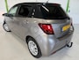 Toyota Yaris 1.3 VVT-I DYNAMIC / Automaat / Camera / Stoelverwarming / Bluetooth / Onderhoudsboekjes aanwezig.