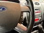 Ford Focus Wagon 2.0 Titanium PDC Automaat Stoelverwarming 17 Inch LM