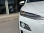 Hyundai Kona Electric EV Premium 64 kWh | SOH: 96,8% | Leder | LED | Camera | Blindspot | Lage km-stand! |