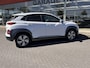 Hyundai Kona Electric EV Premium 64 kWh | SOH: 96,8% | Leder | LED | Camera | Blindspot | Lage km-stand! |