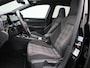 Volkswagen Golf 2.0 TSI GTI | 245 PK | Black Pack | Panorama-schuif-/kanteldak | Head-up display | Digital Display | Keyless | Diefstalalarm | Led- Mistlampen | Achteruitrijcamera | Adaptief Onderstelregel (Sport) | 19' Inch Estrolo Velgen (Zwart) |