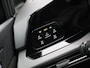 Volkswagen Golf 2.0 TSI GTI | 245 PK | Black Pack | Panorama-schuif-/kanteldak | Head-up display | Digital Display | Keyless | Diefstalalarm | Led- Mistlampen | Achteruitrijcamera | Adaptief Onderstelregel (Sport) | 19' Inch Estrolo Velgen (Zwart) |