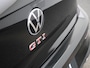 Volkswagen Golf 2.0 TSI GTI | 245 PK | Black Pack | Panorama-schuif-/kanteldak | Head-up display | Digital Display | Keyless | Diefstalalarm | Led- Mistlampen | Achteruitrijcamera | Adaptief Onderstelregel (Sport) | 19' Inch Estrolo Velgen (Zwart) |