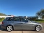 BMW 3-Serie Touring 320i Executive Aut. ECC Audio/Navi Leder Sportstoelen Elec. pakket LMV 16" Pano Cruise Dealeronderh. Nw Apk!