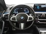 BMW 5-Serie Touring 530e M Sport Shadow Line | Panoramadak | Trekhaak | Keyless | Sportstuur | Sfeerlicht | Camera | LED | Carplay