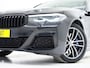 BMW 5-Serie Touring 530e M Sport Shadow Line | Panoramadak | Trekhaak | Keyless | Sportstuur | Sfeerlicht | Camera | LED | Carplay