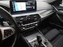 BMW 5-Serie Touring 530e M Sport Shadow Line | Panoramadak | Trekhaak | Keyless | Sportstuur | Sfeerlicht | Camera | LED | Carplay
