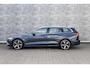 Volvo V60 2.0 T6 Plug-in Hybrid AWD Ultimate Bright | PHEV Long Range | Trekhaak | Head-up Display | Harman/Kardon Audio | Panorama dak | 360 Graden Camera | BLIS | Cruise Control Adaptief | Elektrische Achterklep | Keyless Entry | Apple Carplay | Android Auto