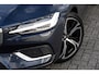 Volvo V60 2.0 T6 Plug-in Hybrid AWD Ultimate Bright | PHEV Long Range | Trekhaak | Head-up Display | Harman/Kardon Audio | Panorama dak | 360 Graden Camera | BLIS | Cruise Control Adaptief | Elektrische Achterklep | Keyless Entry | Apple Carplay | Android Auto