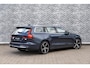 Volvo V60 2.0 T6 Plug-in Hybrid AWD Ultimate Bright | PHEV Long Range | Trekhaak | Head-up Display | Harman/Kardon Audio | Panorama dak | 360 Graden Camera | BLIS | Cruise Control Adaptief | Elektrische Achterklep | Keyless Entry | Apple Carplay | Android Auto