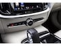 Volvo V60 2.0 T6 Plug-in Hybrid AWD Ultimate Bright | PHEV Long Range | Trekhaak | Head-up Display | Harman/Kardon Audio | Panorama dak | 360 Graden Camera | BLIS | Cruise Control Adaptief | Elektrische Achterklep | Keyless Entry | Apple Carplay | Android Auto