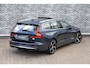 Volvo V60 2.0 T6 Plug-in Hybrid AWD Ultimate Bright | PHEV Long Range | Trekhaak | Head-up Display | Harman/Kardon Audio | Panorama dak | 360 Graden Camera | BLIS | Cruise Control Adaptief | Elektrische Achterklep | Keyless Entry | Apple Carplay | Android Auto