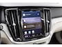 Volvo V60 2.0 T6 Plug-in Hybrid AWD Ultimate Bright | PHEV Long Range | Trekhaak | Head-up Display | Harman/Kardon Audio | Panorama dak | 360 Graden Camera | BLIS | Cruise Control Adaptief | Elektrische Achterklep | Keyless Entry | Apple Carplay | Android Auto