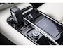 Volvo V60 2.0 T6 Plug-in Hybrid AWD Ultimate Bright | PHEV Long Range | Trekhaak | Head-up Display | Harman/Kardon Audio | Panorama dak | 360 Graden Camera | BLIS | Cruise Control Adaptief | Elektrische Achterklep | Keyless Entry | Apple Carplay | Android Auto