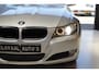 BMW 3-Serie Touring 318i Business Line | PANO | NAVI | STOELVERW. | TREKHAAK | AIRCO | CRUISE | PDC | LEDER | APK.