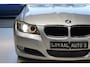 BMW 3-Serie Touring 318i Business Line | PANO | NAVI | STOELVERW. | TREKHAAK | AIRCO | CRUISE | PDC | LEDER | APK.