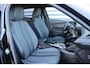 Peugeot e-2008 EV 136PK ALLURE PACK AUTOMAAT / NAVI / LEDER / CLIMA / LED / PDC / 17" LMV / CAMERA / KEYLESS / WINTERPAKKET / BLUETOOTH / CRUISECONTROL / 1E EIGENAAR / NIEUWSTAAT !!