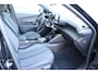 Peugeot e-2008 EV 136PK ALLURE PACK AUTOMAAT / NAVI / LEDER / CLIMA / LED / PDC / 17" LMV / CAMERA / KEYLESS / WINTERPAKKET / BLUETOOTH / CRUISECONTROL / 1E EIGENAAR / NIEUWSTAAT !!