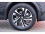 Peugeot e-2008 EV 136PK ALLURE PACK AUTOMAAT / NAVI / LEDER / CLIMA / LED / PDC / 17" LMV / CAMERA / KEYLESS / WINTERPAKKET / BLUETOOTH / CRUISECONTROL / 1E EIGENAAR / NIEUWSTAAT !!