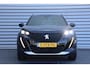 Peugeot e-2008 EV 136PK ALLURE PACK AUTOMAAT / NAVI / LEDER / CLIMA / LED / PDC / 17" LMV / CAMERA / KEYLESS / WINTERPAKKET / BLUETOOTH / CRUISECONTROL / 1E EIGENAAR / NIEUWSTAAT !!
