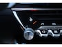 Peugeot e-2008 EV 136PK ALLURE PACK AUTOMAAT / NAVI / LEDER / CLIMA / LED / PDC / 17" LMV / CAMERA / KEYLESS / WINTERPAKKET / BLUETOOTH / CRUISECONTROL / 1E EIGENAAR / NIEUWSTAAT !!