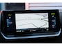 Peugeot e-2008 EV 136PK ALLURE PACK AUTOMAAT / NAVI / LEDER / CLIMA / LED / PDC / 17" LMV / CAMERA / KEYLESS / WINTERPAKKET / BLUETOOTH / CRUISECONTROL / 1E EIGENAAR / NIEUWSTAAT !!