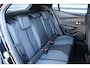 Peugeot e-2008 EV 136PK ALLURE PACK AUTOMAAT / NAVI / LEDER / CLIMA / LED / PDC / 17" LMV / CAMERA / KEYLESS / WINTERPAKKET / BLUETOOTH / CRUISECONTROL / 1E EIGENAAR / NIEUWSTAAT !!